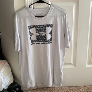 Gray Under Armour Loose fit shirt. Size Large.
